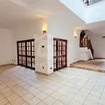 Rent 4 bedroom house of 371 m² in Colombo