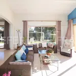 Maison de 300 m² avec 8 chambre(s) en location à Mougins