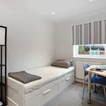 Rent 2 bedroom apartment in Reigate and Banstead