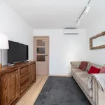 Rent 3 bedroom apartment in Barcelona']