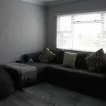 Rent 2 bedroom apartment in Cape Town