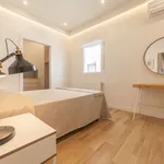 Rent 5 bedroom apartment of 100 m² in Madrid