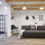 Rent 5 bedroom apartment of 95 m² in Barcelona