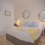 Rent 2 bedroom apartment of 861 m² in Porto