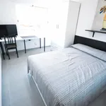 Rent 4 bedroom apartment in Valencia