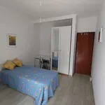 Rent a room of 80 m² in lisbon