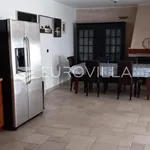 Rent 3 bedroom house of 200 m² in Omiš