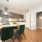 Rent 2 bedroom apartment of 797 m² in London