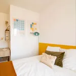 Rent a room of 96 m² in Saint-Denis