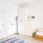 Rent a room of 65 m² in rome