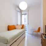 Rent 2 bedroom apartment of 65 m² in milan