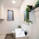 Rent a room of 116 m² in Valencia