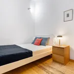 Rent 4 bedroom apartment of 60 m² in Barcelona