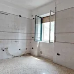 Affitto 5 camera appartamento di 105 m² in Salerno