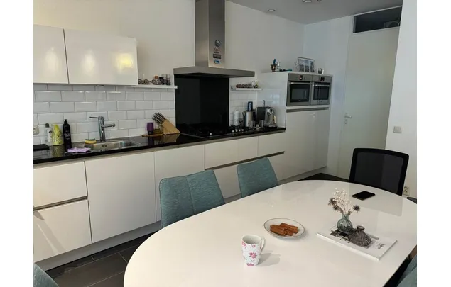 Huur 3 slaapkamer appartement van 100 m² in Indische Buurt-West