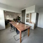 Maison de 350 m² avec 2 chambre(s) en location à Mont