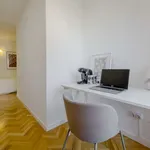 Rent a room of 150 m² in madrid