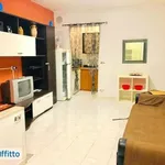 Affitto 3 camera appartamento di 60 m² in Naples