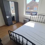 Rent 5 bedroom flat in South East England