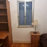 Rent a room of 190 m² in lisbon