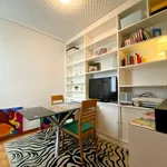 Rent a room of 140 m² in valencia