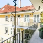 Pronajměte si 4 ložnic/e byt o rozloze 170 m² v Prague