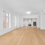 Rent 4 bedroom apartment of 217 m² in New York