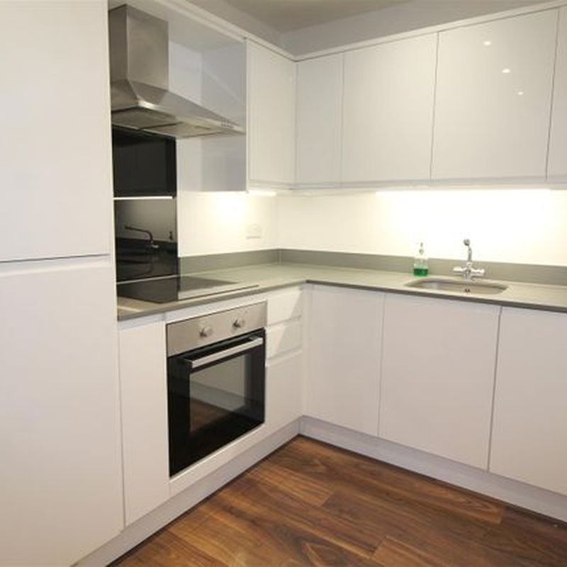 Flat to rent in Lower Dagnall Street, St Albans, Hertfordshire AL3 Redbournbury