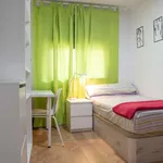 Rent a room of 120 m² in madrid