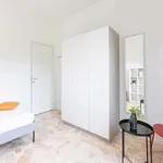 Rent a room of 70 m² in Milan