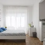 Rent 3 bedroom apartment in Milan