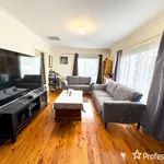 Rent 3 bedroom house of 436 m² in  South Tamworth NSW 2340                        