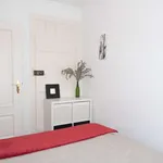 Rent 1 bedroom apartment of 45 m² in lisbon