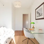 Rent 3 bedroom apartment of 1055 m² in Paris