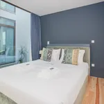 Rent 1 bedroom apartment of 861 m² in Porto