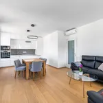 Pronajměte si 4 ložnic/e byt o rozloze 109 m² v Prague