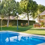 Rent 5 bedroom house of 542 m² in Madrid