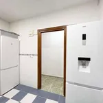 Rent a room of 200 m² in madrid