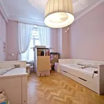 Rent 4 bedroom apartment in Ixelles