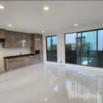 Rent 4 bedroom house of 300 m² in Bangkok