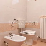 Affitto 3 camera appartamento di 64 m² in Desenzano del Garda