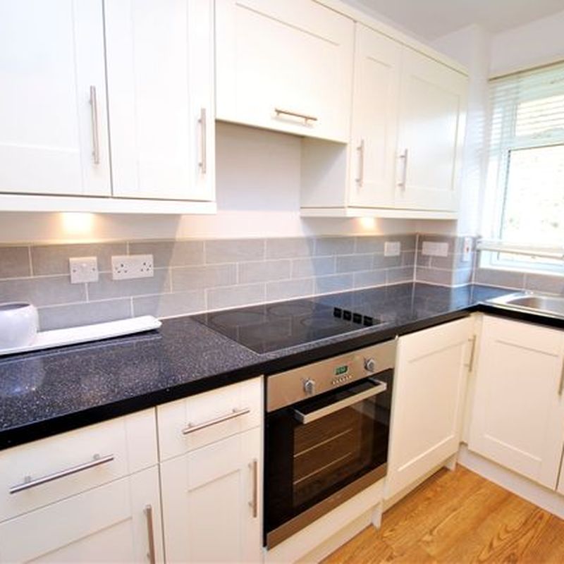 Flat to rent in Mathon Court, Cross Lane, Guildford, Surrey GU1 Abbotswood