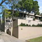 Rent 2 bedroom apartment in Toorak