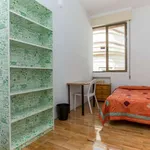 Rent a room of 220 m² in madrid