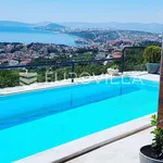 Najam 7 spavaće sobe kuća od 440 m² u Podstrana