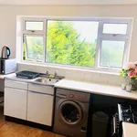 Rent 2 bedroom apartment in Farnham