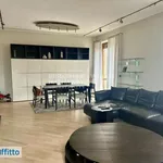 Affitto 6 camera appartamento di 150 m² in Milan