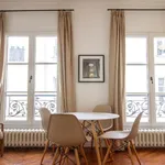 Appartement de 355 m² avec 1 chambre(s) en location à Paris