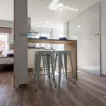 Rent a room of 95 m² in Valencia