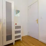 Rent a room of 77 m² in Madrid